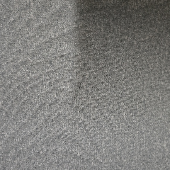 Women's Medium Under Armour sweatshirt. - Picture 3 of 3